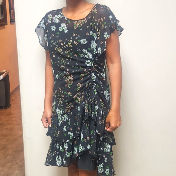Floral sheer dress with layers & side ruching - Picture 11 of 11